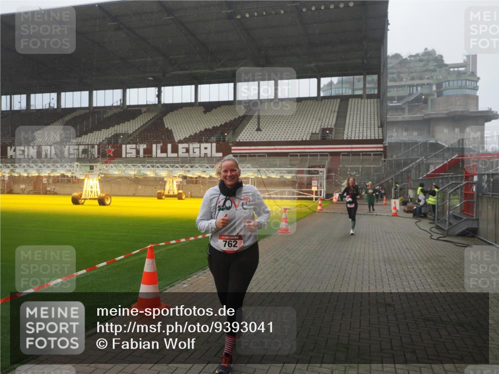 07.12.2025 - St. Pauli X-Mass-Run No. 15 Fabian Wolf http://msf.ph/oto/9393041 07.12.2025 10:15:06 Ziel 308, 762, 1363, 1867, 1869, 1873, 2666, 2667, 2668, 2883, 2891, 3741, 4001, 4004 meine-sportfotos.de