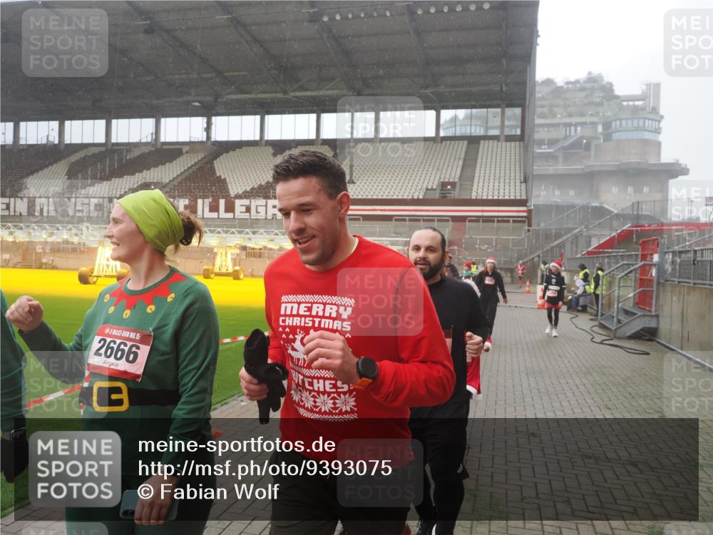 07.12.2025 - St. Pauli X-Mass-Run No. 15 Fabian Wolf http://msf.ph/oto/9393075 07.12.2025 10:15:22 Ziel 308, 431, 436, 438, 1180, 1183, 1885, 2666, 2667, 2668, 3103, 4494, 4536 meine-sportfotos.de