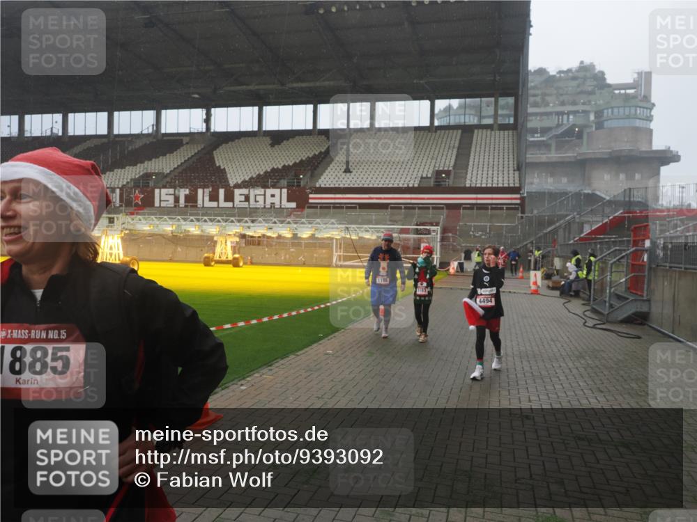 07.12.2025 - St. Pauli X-Mass-Run No. 15 Fabian Wolf http://msf.ph/oto/9393092 07.12.2025 10:15:26 Ziel 431, 436, 438, 1180, 1183, 1885, 3053, 3103, 4494, 4536 meine-sportfotos.de