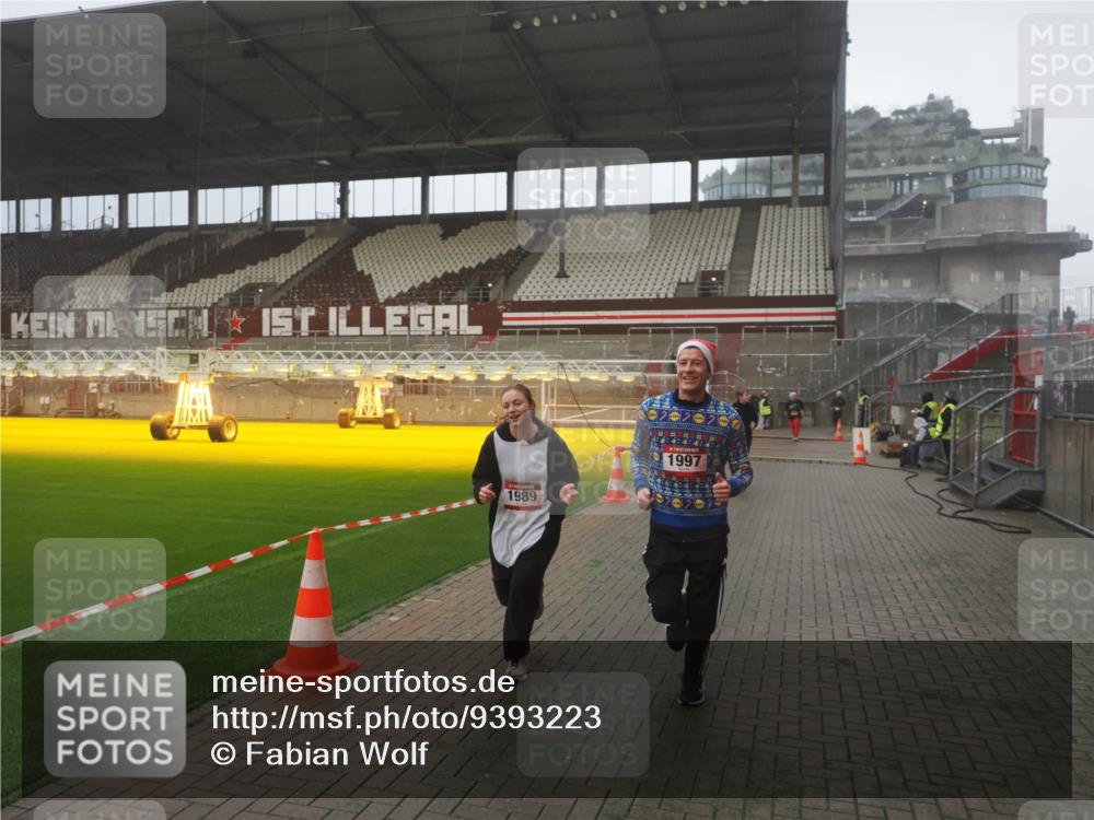 07.12.2025 - St. Pauli X-Mass-Run No. 15 Fabian Wolf http://msf.ph/oto/9393223 07.12.2025 10:16:52 Ziel 1620, 1989, 1997, 3633, 4356, 4359, 4769 meine-sportfotos.de