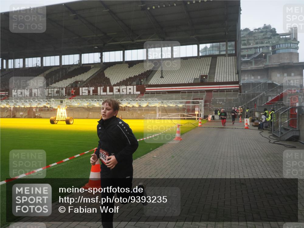 07.12.2025 - St. Pauli X-Mass-Run No. 15 Fabian Wolf http://msf.ph/oto/9393235 07.12.2025 10:16:56 Ziel 1620, 1762, 1989, 1997, 2694, 3633, 4356, 4359, 4769 meine-sportfotos.de