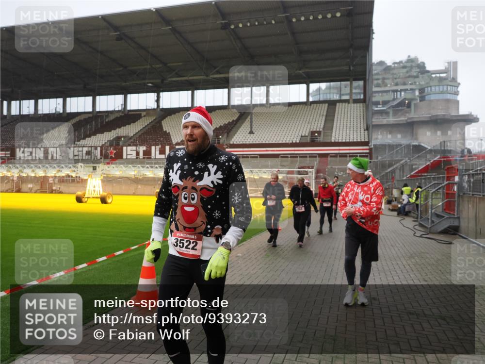 07.12.2025 - St. Pauli X-Mass-Run No. 15 Fabian Wolf http://msf.ph/oto/9393273 07.12.2025 10:17:19 Ziel 257, 268, 3229, 3522, 3874, 3987, 4114, 4339, 4764 meine-sportfotos.de