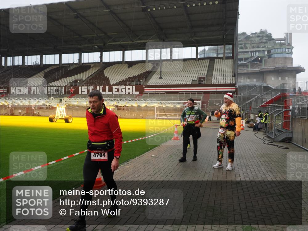 07.12.2025 - St. Pauli X-Mass-Run No. 15 Fabian Wolf http://msf.ph/oto/9393287 07.12.2025 10:17:27 Ziel 257, 268, 2688, 2725, 2952, 3874, 4114, 4339, 4764 meine-sportfotos.de