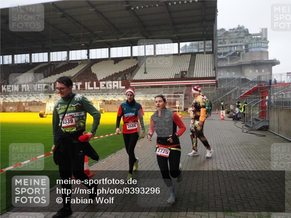 07.12.2025 - St. Pauli X-Mass-Run No. 15 Fabian Wolf http://msf.ph/oto/9393296 07.12.2025 10:17:30 Ziel 257, 268, 1161, 2688, 2725, 2952, 4114, 4127, 4339, 4764 meine-sportfotos.de