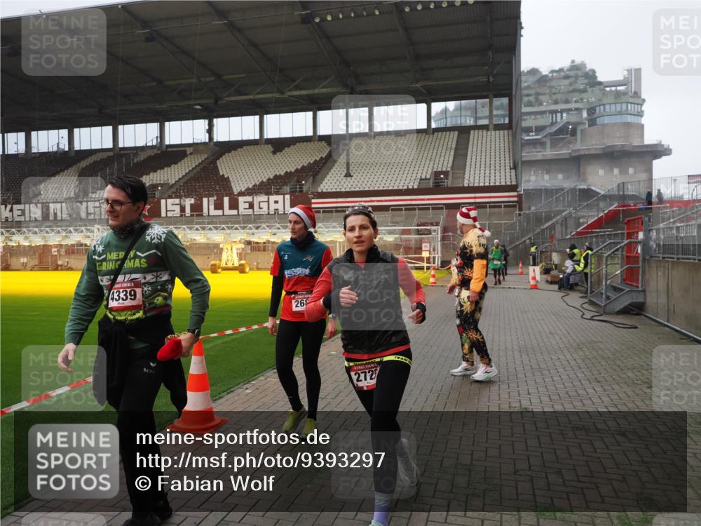 07.12.2025 - St. Pauli X-Mass-Run No. 15 Fabian Wolf http://msf.ph/oto/9393297 07.12.2025 10:17:30 Ziel 257, 268, 1161, 2688, 2725, 2952, 4114, 4127, 4339, 4764 meine-sportfotos.de