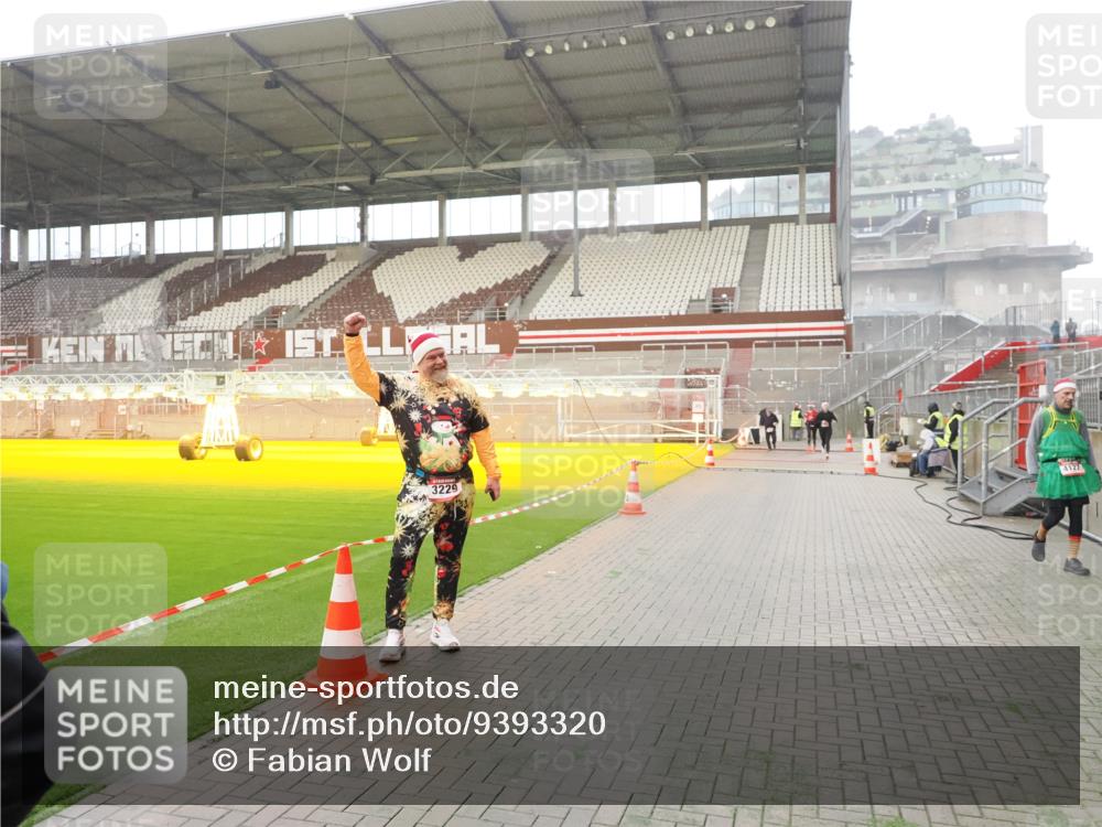 07.12.2025 - St. Pauli X-Mass-Run No. 15 Fabian Wolf http://msf.ph/oto/9393320 07.12.2025 10:17:39 Ziel 1161, 1162, 2688, 2725, 2952, 4127 meine-sportfotos.de