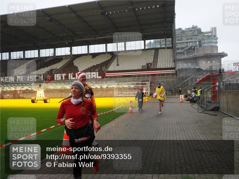 07.12.2025 - St. Pauli X-Mass-Run No. 15 Fabian Wolf http://msf.ph/oto/9393355 07.12.2025 10:17:48 Ziel 1161, 1162, 1963, 2663, 3804, 4127, 4227 meine-sportfotos.de
