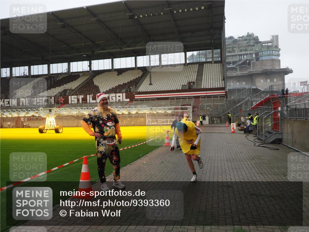 07.12.2025 - St. Pauli X-Mass-Run No. 15 Fabian Wolf http://msf.ph/oto/9393360 07.12.2025 10:17:50 Ziel 1161, 1162, 1963, 2663, 3804, 4127, 4227 meine-sportfotos.de