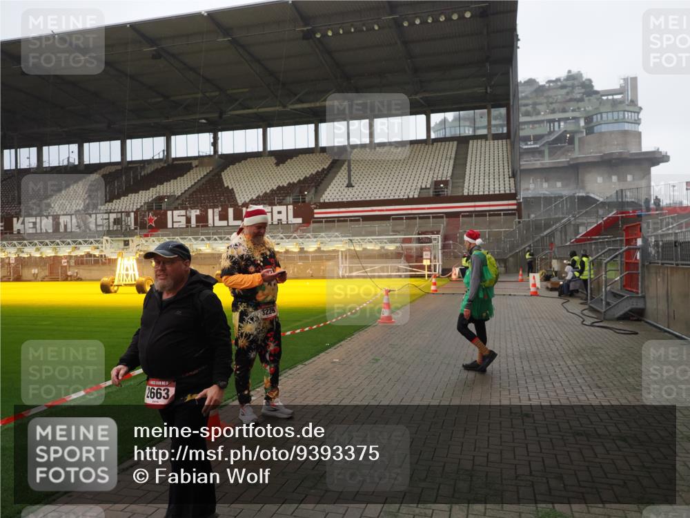 07.12.2025 - St. Pauli X-Mass-Run No. 15 Fabian Wolf http://msf.ph/oto/9393375 07.12.2025 10:17:56 Ziel 1963, 2663, 3804, 4227 meine-sportfotos.de