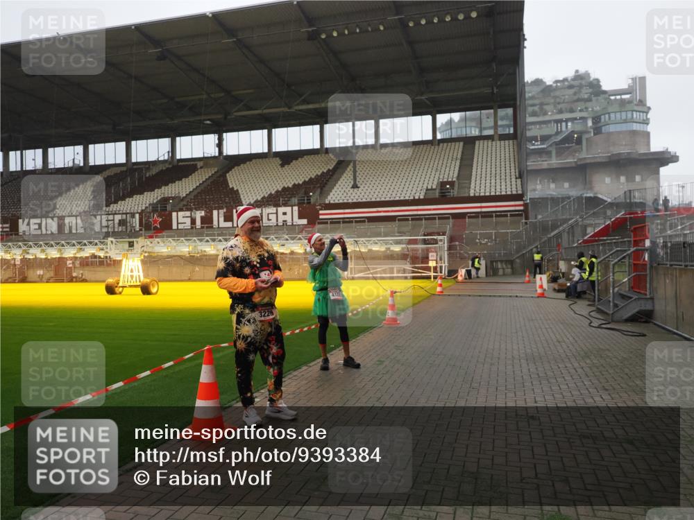 07.12.2025 - St. Pauli X-Mass-Run No. 15 Fabian Wolf http://msf.ph/oto/9393384 07.12.2025 10:18:00 Ziel 1963, 2663, 3804, 4227 meine-sportfotos.de