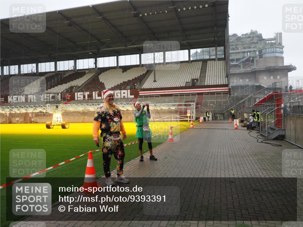 07.12.2025 - St. Pauli X-Mass-Run No. 15 Fabian Wolf http://msf.ph/oto/9393391 07.12.2025 10:18:01 Ziel 2663, 3804, 4227 meine-sportfotos.de