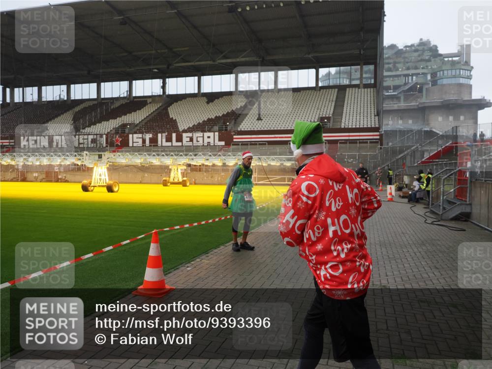 07.12.2025 - St. Pauli X-Mass-Run No. 15 Fabian Wolf http://msf.ph/oto/9393396 07.12.2025 10:18:13 Ziel 3606, 3608 meine-sportfotos.de