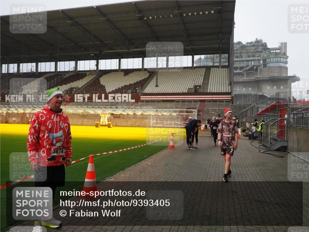 07.12.2025 - St. Pauli X-Mass-Run No. 15 Fabian Wolf http://msf.ph/oto/9393405 07.12.2025 10:18:27 Ziel 243, 264, 269, 2049, 3520, 3606, 3608, 4540 meine-sportfotos.de
