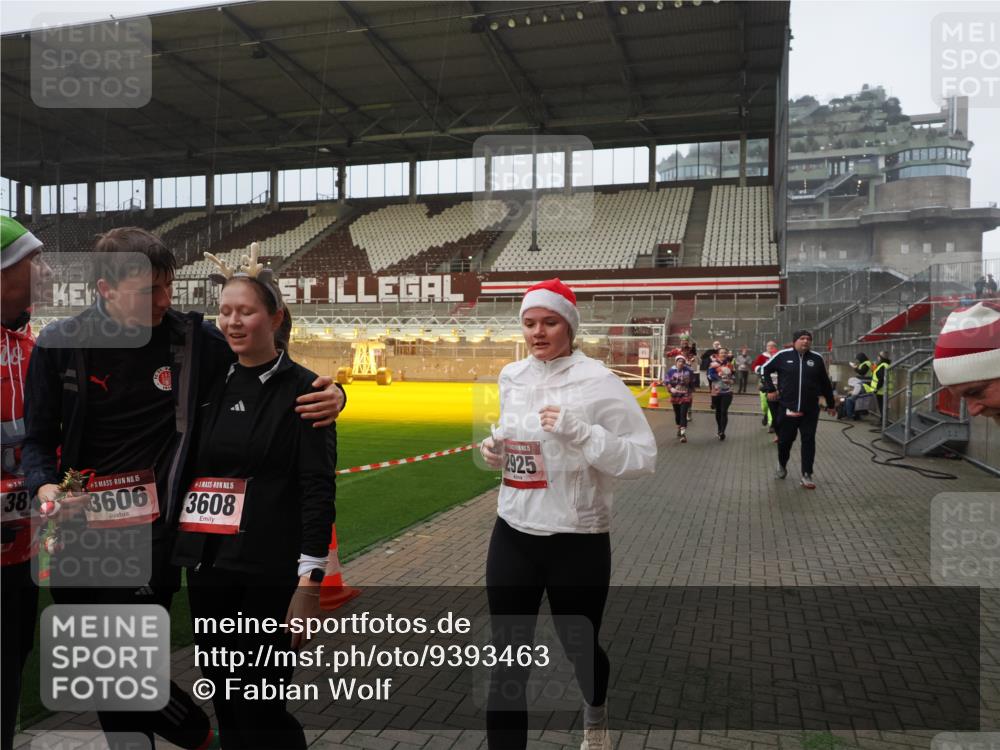07.12.2025 - St. Pauli X-Mass-Run No. 15 Fabian Wolf http://msf.ph/oto/9393463 07.12.2025 10:18:41 Ziel 243, 264, 269, 721, 1034, 1607, 1671, 2631, 2925, 3520, 3862, 4521, 4522, 4524, 4540, 4547 meine-sportfotos.de
