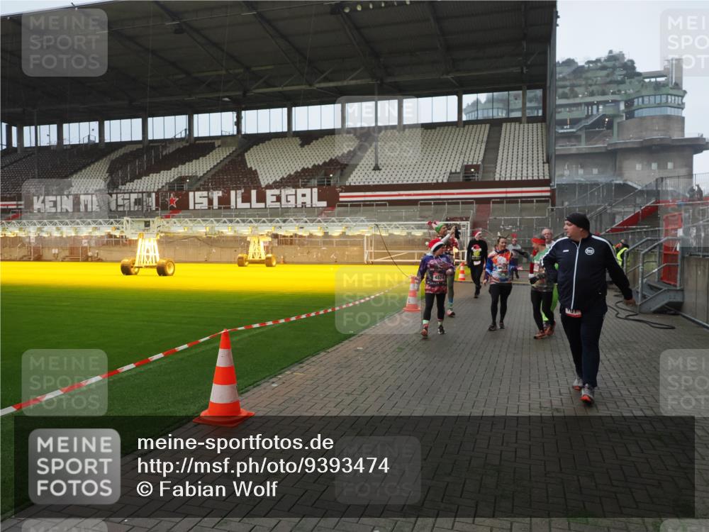 07.12.2025 - St. Pauli X-Mass-Run No. 15 Fabian Wolf http://msf.ph/oto/9393474 07.12.2025 10:18:44 Ziel 243, 264, 269, 721, 1034, 1607, 1671, 2152, 2631, 2925, 3862, 4521, 4522, 4524, 4547 meine-sportfotos.de