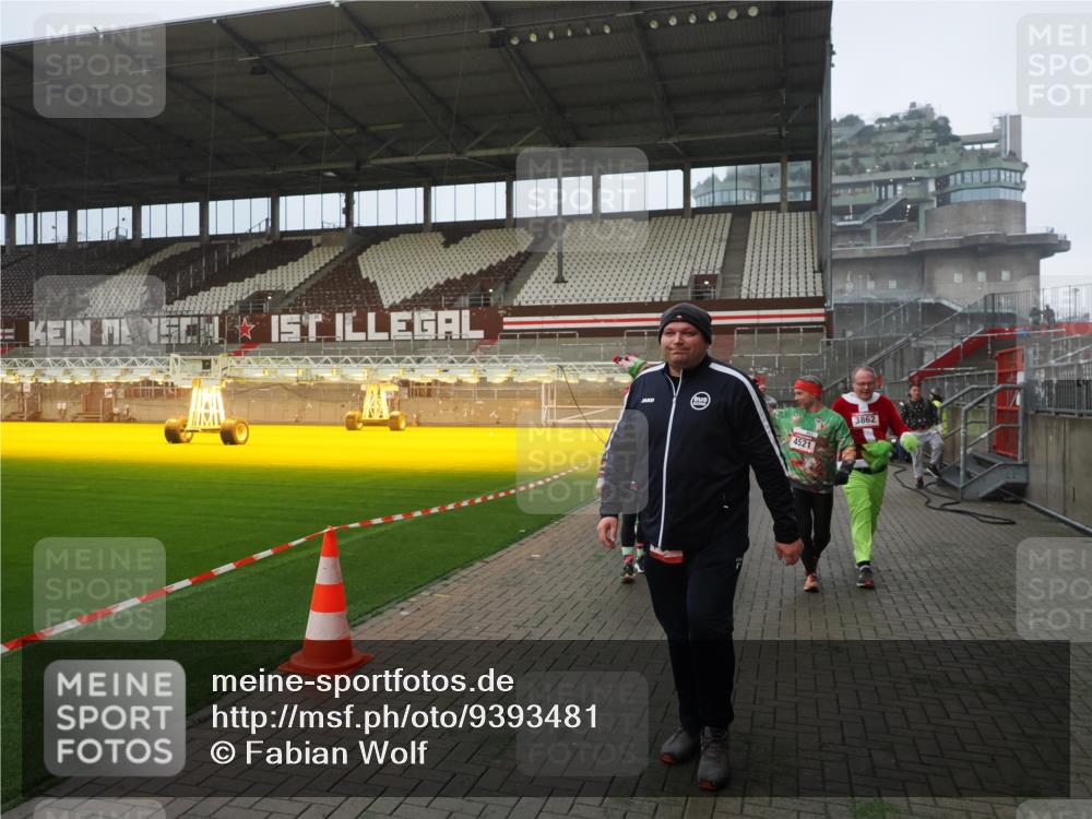 07.12.2025 - St. Pauli X-Mass-Run No. 15 Fabian Wolf http://msf.ph/oto/9393481 07.12.2025 10:18:46 Ziel 243, 721, 1034, 1607, 1671, 2152, 2631, 2925, 3862, 4521, 4522, 4524, 4547 meine-sportfotos.de