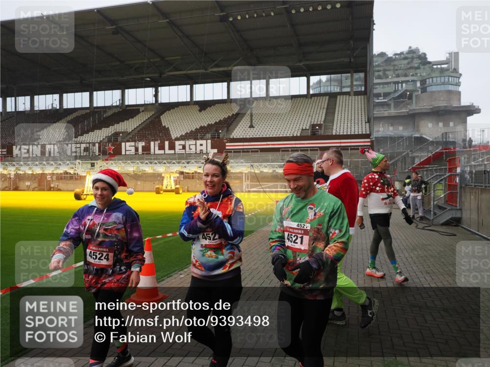 07.12.2025 - St. Pauli X-Mass-Run No. 15 Fabian Wolf http://msf.ph/oto/9393498 07.12.2025 10:18:49 Ziel 721, 1034, 1607, 1671, 2152, 2631, 2925, 3862, 4521, 4522, 4524, 4547 meine-sportfotos.de