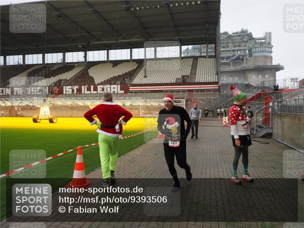 07.12.2025 - St. Pauli X-Mass-Run No. 15 Fabian Wolf http://msf.ph/oto/9393506 07.12.2025 10:18:52 Ziel 721, 1034, 2152, 2925, 3862, 4521, 4522, 4524, 4547 meine-sportfotos.de