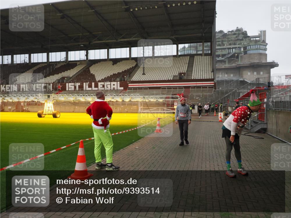 07.12.2025 - St. Pauli X-Mass-Run No. 15 Fabian Wolf http://msf.ph/oto/9393514 07.12.2025 10:18:54 Ziel 721, 1034, 2152, 3862, 4331, 4521, 4522, 4524, 4547 meine-sportfotos.de