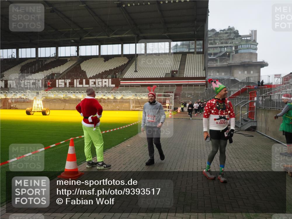 07.12.2025 - St. Pauli X-Mass-Run No. 15 Fabian Wolf http://msf.ph/oto/9393517 07.12.2025 10:18:56 Ziel 721, 1034, 2152, 3862, 3975, 3976, 4331, 4521, 4522, 4524, 4547 meine-sportfotos.de