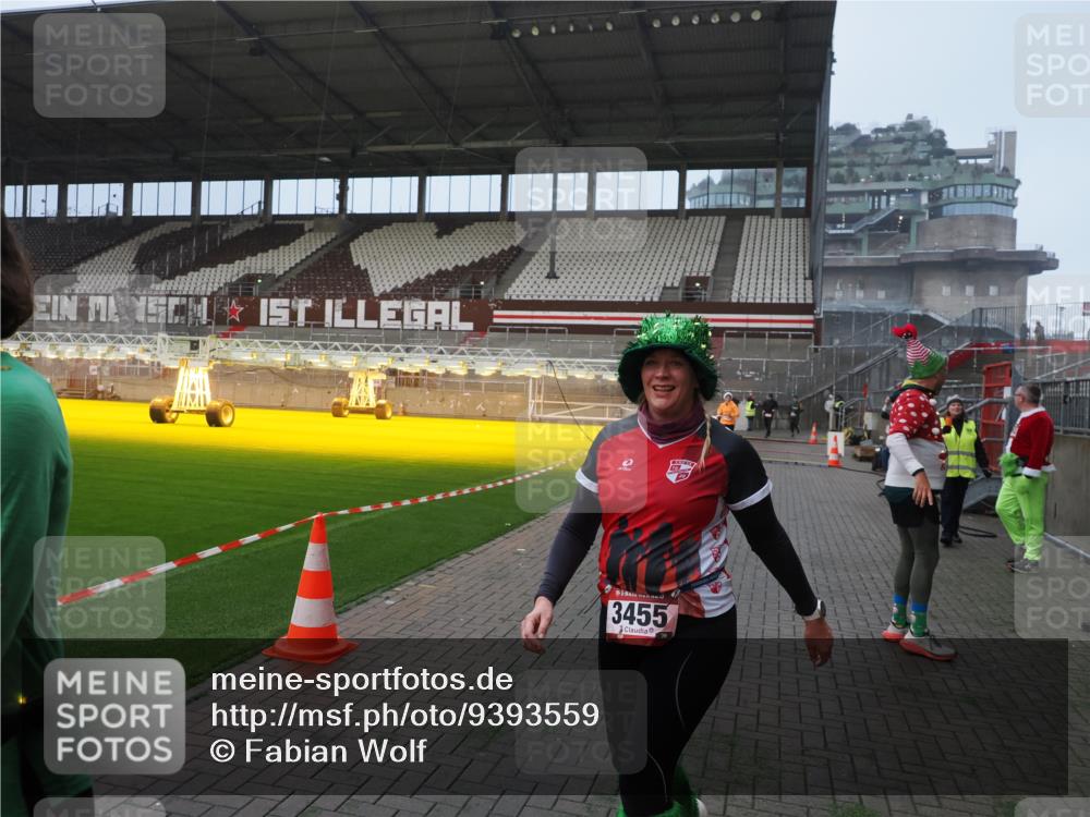 07.12.2025 - St. Pauli X-Mass-Run No. 15 Fabian Wolf http://msf.ph/oto/9393559 07.12.2025 10:19:13 Ziel 3455, 3724, 3975, 3976, 4330, 4331, 4436, 4437, 4438, 4466, 4473, 4475, 4498 meine-sportfotos.de