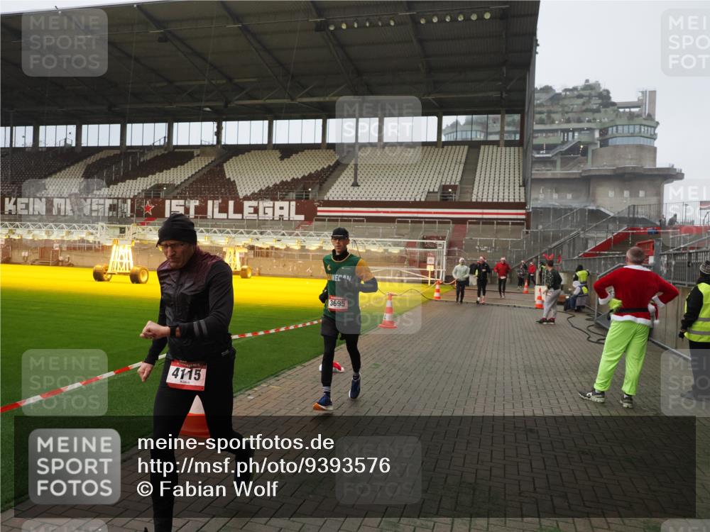 07.12.2025 - St. Pauli X-Mass-Run No. 15 Fabian Wolf http://msf.ph/oto/9393576 07.12.2025 10:19:23 Ziel 3011, 3013, 3695, 4038, 4115, 4466 meine-sportfotos.de