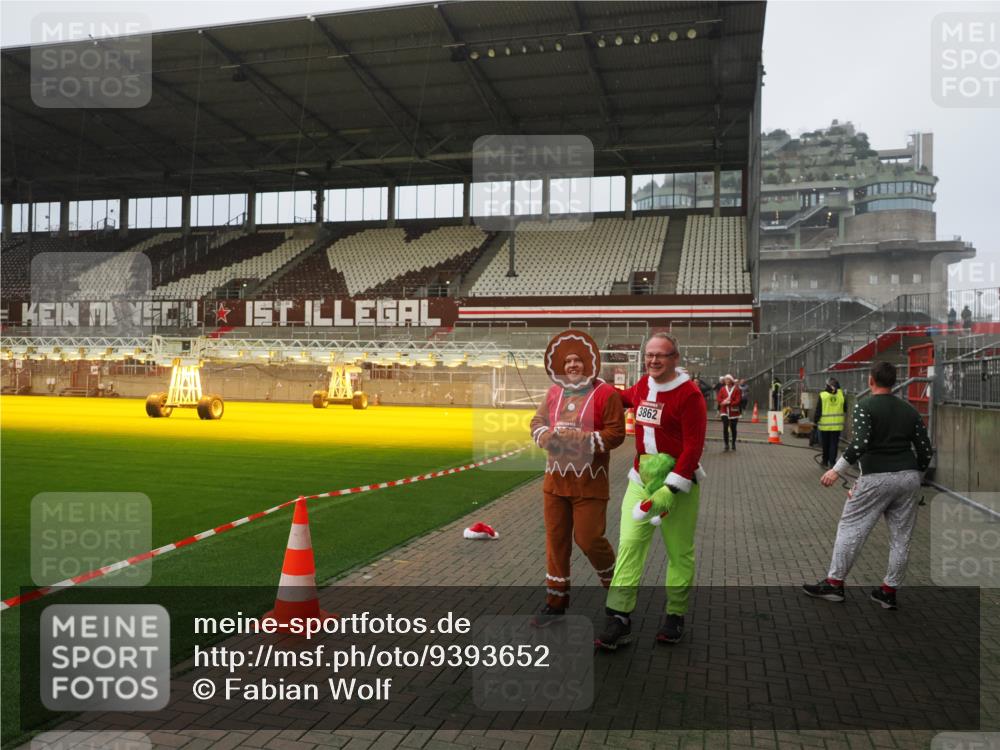 07.12.2025 - St. Pauli X-Mass-Run No. 15 Fabian Wolf http://msf.ph/oto/9393652 07.12.2025 10:20:00 Ziel 1364, 1903, 2238, 2751, 3846, 3871, 3893 meine-sportfotos.de