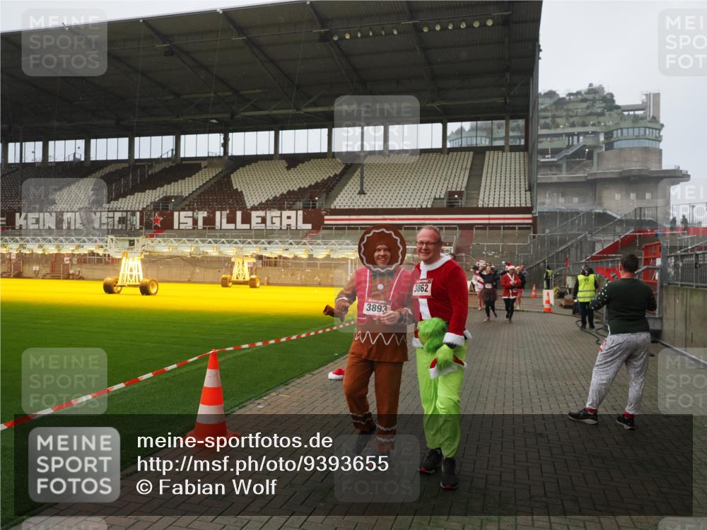 07.12.2025 - St. Pauli X-Mass-Run No. 15 Fabian Wolf http://msf.ph/oto/9393655 07.12.2025 10:20:01 Ziel 1364, 1903, 2238, 2751, 3846, 3871, 3893 meine-sportfotos.de