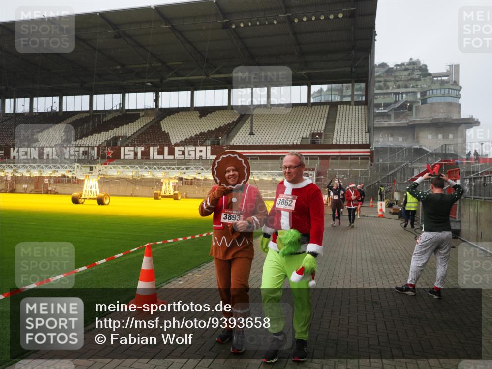07.12.2025 - St. Pauli X-Mass-Run No. 15 Fabian Wolf http://msf.ph/oto/9393658 07.12.2025 10:20:02 Ziel 1364, 1553, 1903, 2238, 2751, 3846, 3871, 3893 meine-sportfotos.de