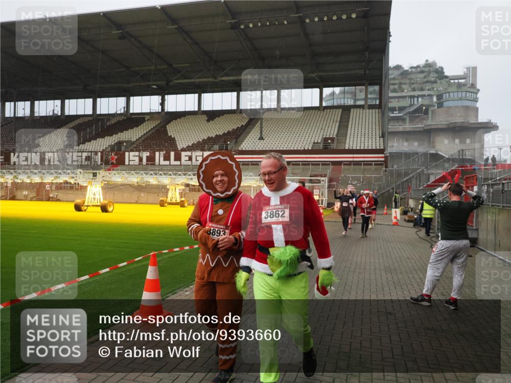 07.12.2025 - St. Pauli X-Mass-Run No. 15 Fabian Wolf http://msf.ph/oto/9393660 07.12.2025 10:20:02 Ziel 1364, 1553, 1903, 2238, 2751, 3846, 3871, 3893 meine-sportfotos.de