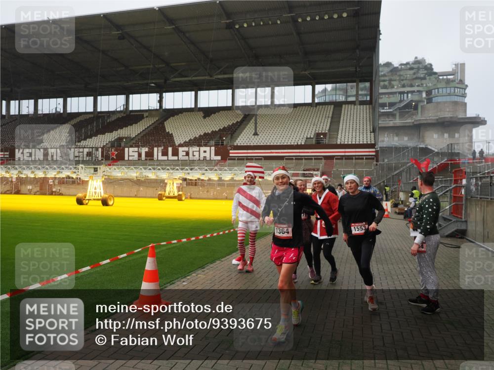 07.12.2025 - St. Pauli X-Mass-Run No. 15 Fabian Wolf http://msf.ph/oto/9393675 07.12.2025 10:20:08 Ziel 459, 1364, 1553, 1903, 2238, 2751, 2855, 3846, 3871, 3893, 4042, 4071, 4503 meine-sportfotos.de