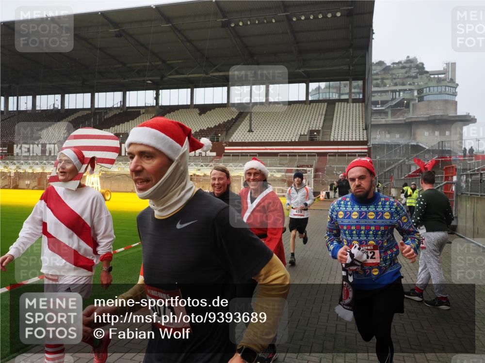 07.12.2025 - St. Pauli X-Mass-Run No. 15 Fabian Wolf http://msf.ph/oto/9393689 07.12.2025 10:20:11 Ziel 459, 1364, 1553, 1903, 2238, 2751, 2855, 3846, 3871, 4042, 4071, 4503 meine-sportfotos.de