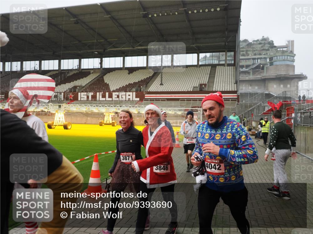 07.12.2025 - St. Pauli X-Mass-Run No. 15 Fabian Wolf http://msf.ph/oto/9393690 07.12.2025 10:20:11 Ziel 459, 1364, 1553, 1903, 2238, 2751, 2855, 3846, 3871, 4042, 4071, 4503 meine-sportfotos.de