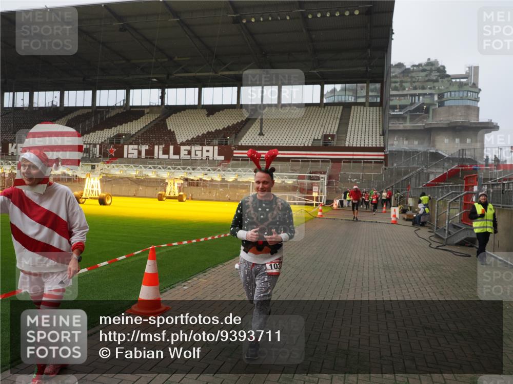 07.12.2025 - St. Pauli X-Mass-Run No. 15 Fabian Wolf http://msf.ph/oto/9393711 07.12.2025 10:20:17 Ziel 459, 1364, 1553, 1903, 2751, 2855, 3846, 3871, 4042, 4071, 4503, 4523 meine-sportfotos.de