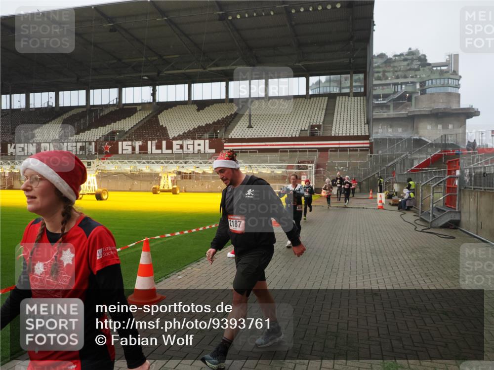 07.12.2025 - St. Pauli X-Mass-Run No. 15 Fabian Wolf http://msf.ph/oto/9393761 07.12.2025 10:20:36 Ziel 447, 452, 461, 478, 1016, 1076, 1466, 2187, 3473, 3832, 4116, 4490, 4517 meine-sportfotos.de
