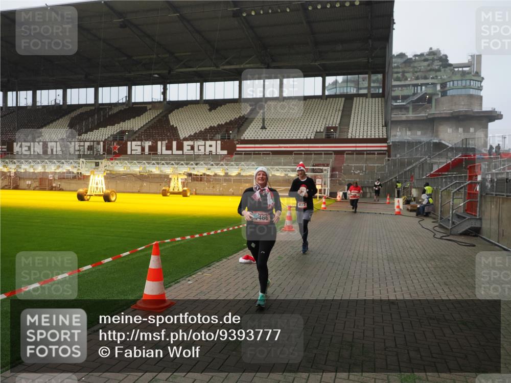 07.12.2025 - St. Pauli X-Mass-Run No. 15 Fabian Wolf http://msf.ph/oto/9393777 07.12.2025 10:20:42 Ziel 392, 461, 478, 1016, 1076, 1466, 2187, 4490, 4517 meine-sportfotos.de