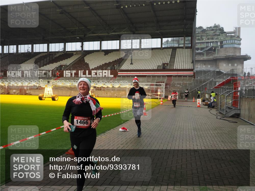 07.12.2025 - St. Pauli X-Mass-Run No. 15 Fabian Wolf http://msf.ph/oto/9393781 07.12.2025 10:20:42 Ziel 392, 461, 478, 1016, 1076, 1466, 2187, 4490, 4517 meine-sportfotos.de