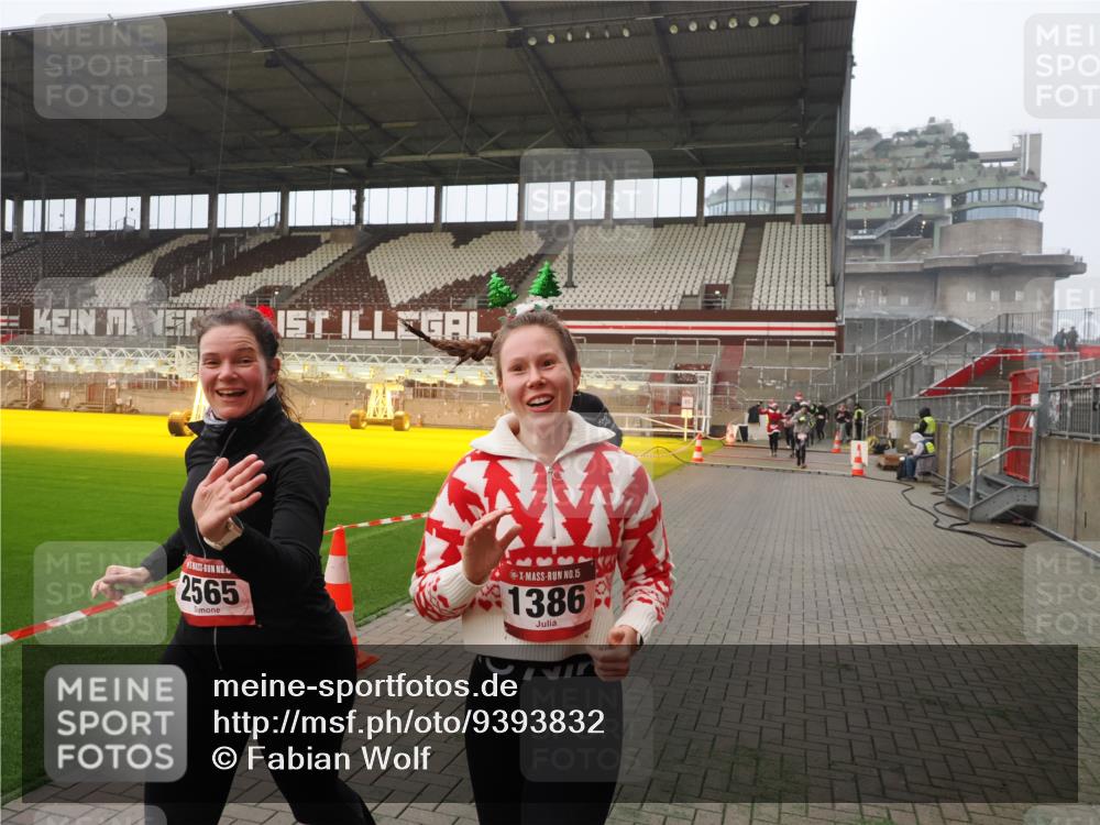 07.12.2025 - St. Pauli X-Mass-Run No. 15 Fabian Wolf http://msf.ph/oto/9393832 07.12.2025 10:21:12 Ziel 1386, 1407, 1898, 1900, 2173, 2565, 3849, 3984, 4338 meine-sportfotos.de