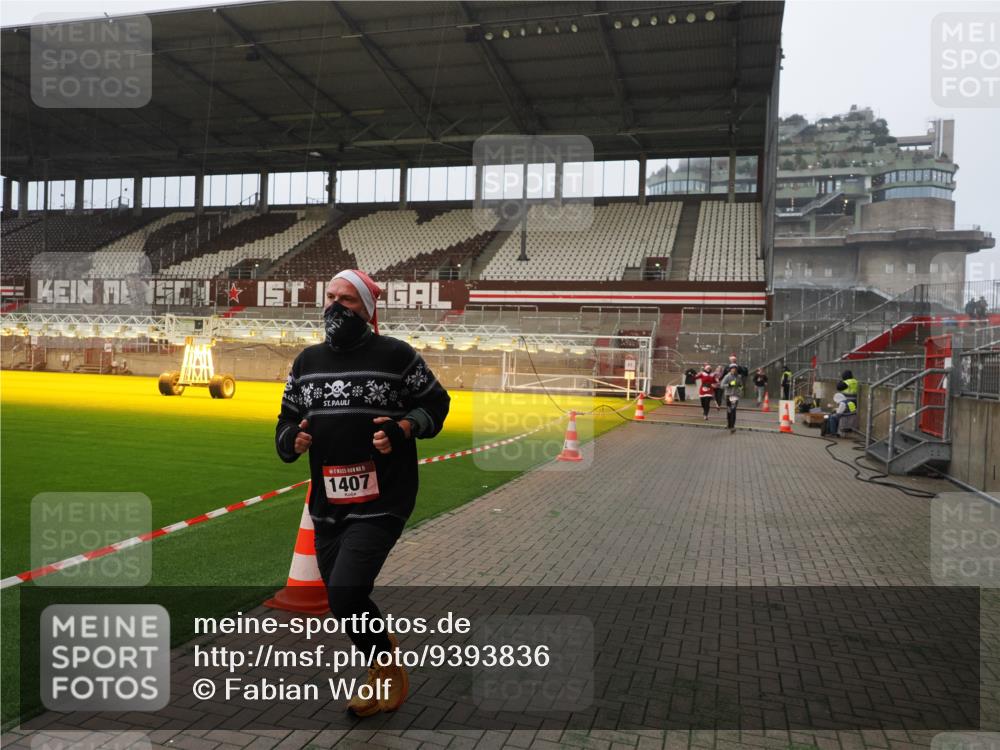 07.12.2025 - St. Pauli X-Mass-Run No. 15 Fabian Wolf http://msf.ph/oto/9393836 07.12.2025 10:21:13 Ziel 1386, 1407, 1898, 1900, 2173, 2565, 3848, 3849, 3984, 4338 meine-sportfotos.de