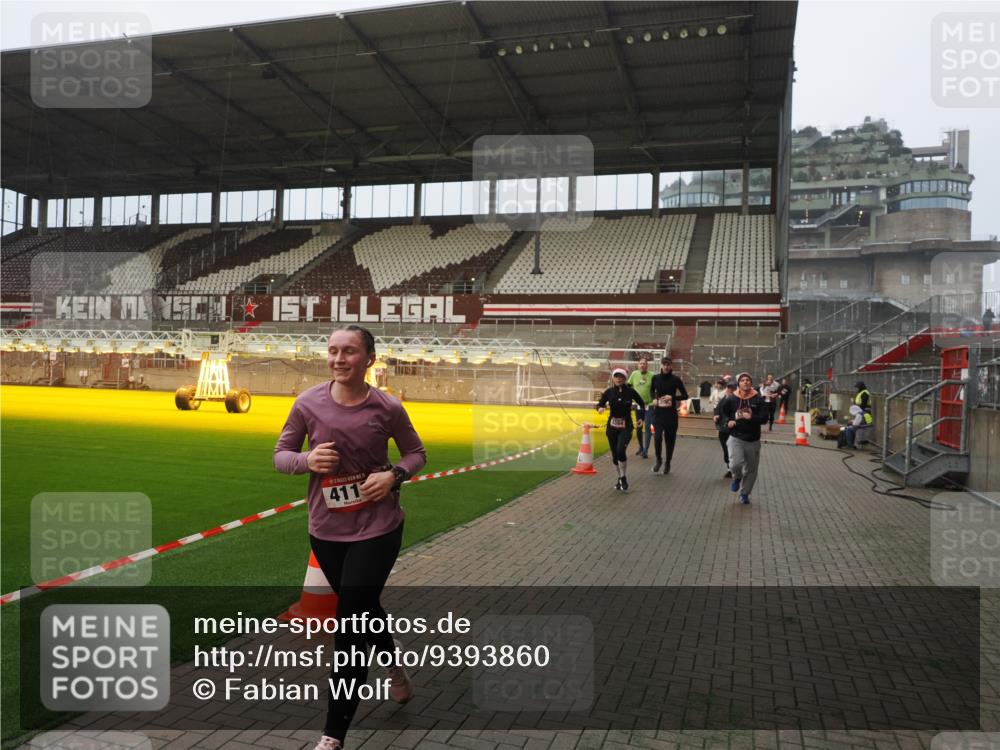 07.12.2025 - St. Pauli X-Mass-Run No. 15 Fabian Wolf http://msf.ph/oto/9393860 07.12.2025 10:21:22 Ziel 149, 270, 1326, 1386, 1407, 1898, 1900, 2173, 2565, 3062, 3091, 3384, 3540, 3541, 3848, 3849, 3984, 3988, 4117, 4338 meine-sportfotos.de