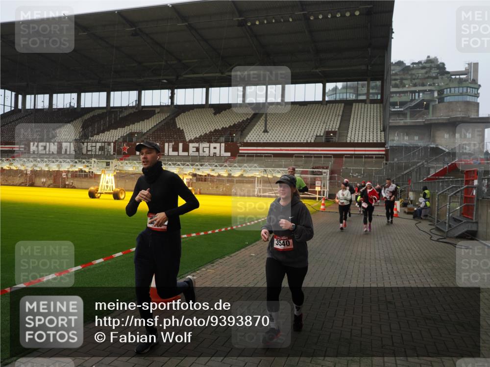07.12.2025 - St. Pauli X-Mass-Run No. 15 Fabian Wolf http://msf.ph/oto/9393870 07.12.2025 10:21:25 Ziel 149, 270, 1326, 2173, 2927, 3062, 3091, 3384, 3540, 3541, 3848, 3849, 3984, 3988, 4117 meine-sportfotos.de