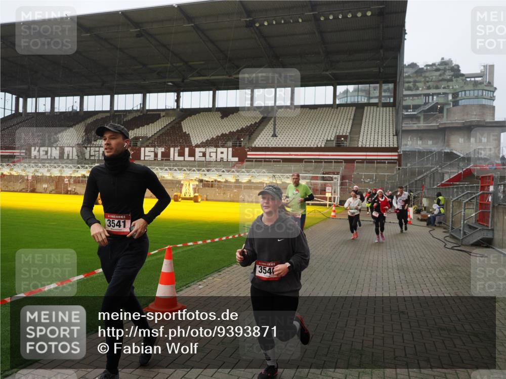 07.12.2025 - St. Pauli X-Mass-Run No. 15 Fabian Wolf http://msf.ph/oto/9393871 07.12.2025 10:21:25 Ziel 149, 270, 1326, 2173, 2927, 3062, 3091, 3384, 3540, 3541, 3848, 3849, 3984, 3988, 4117 meine-sportfotos.de