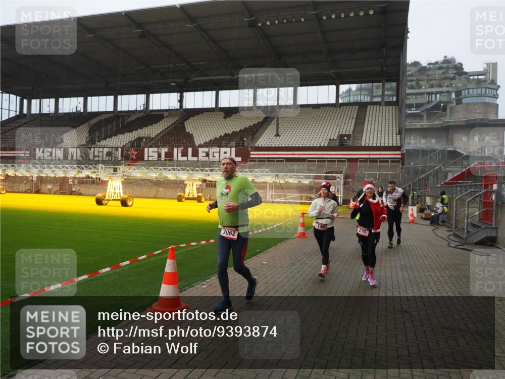 07.12.2025 - St. Pauli X-Mass-Run No. 15 Fabian Wolf http://msf.ph/oto/9393874 07.12.2025 10:21:27 Ziel 149, 270, 1326, 2173, 2927, 2997, 3062, 3091, 3384, 3540, 3541, 3848, 3849, 3988, 4117, 4169, 4170 meine-sportfotos.de