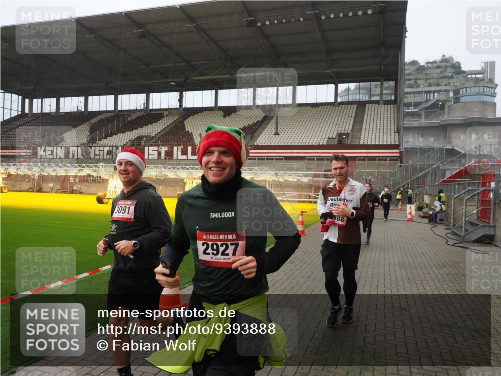 07.12.2025 - St. Pauli X-Mass-Run No. 15 Fabian Wolf http://msf.ph/oto/9393888 07.12.2025 10:21:30 Ziel 149, 270, 1326, 2173, 2927, 2997, 3062, 3091, 3384, 3540, 3541, 3848, 3849, 3988, 4117, 4158, 4169, 4170 meine-sportfotos.de