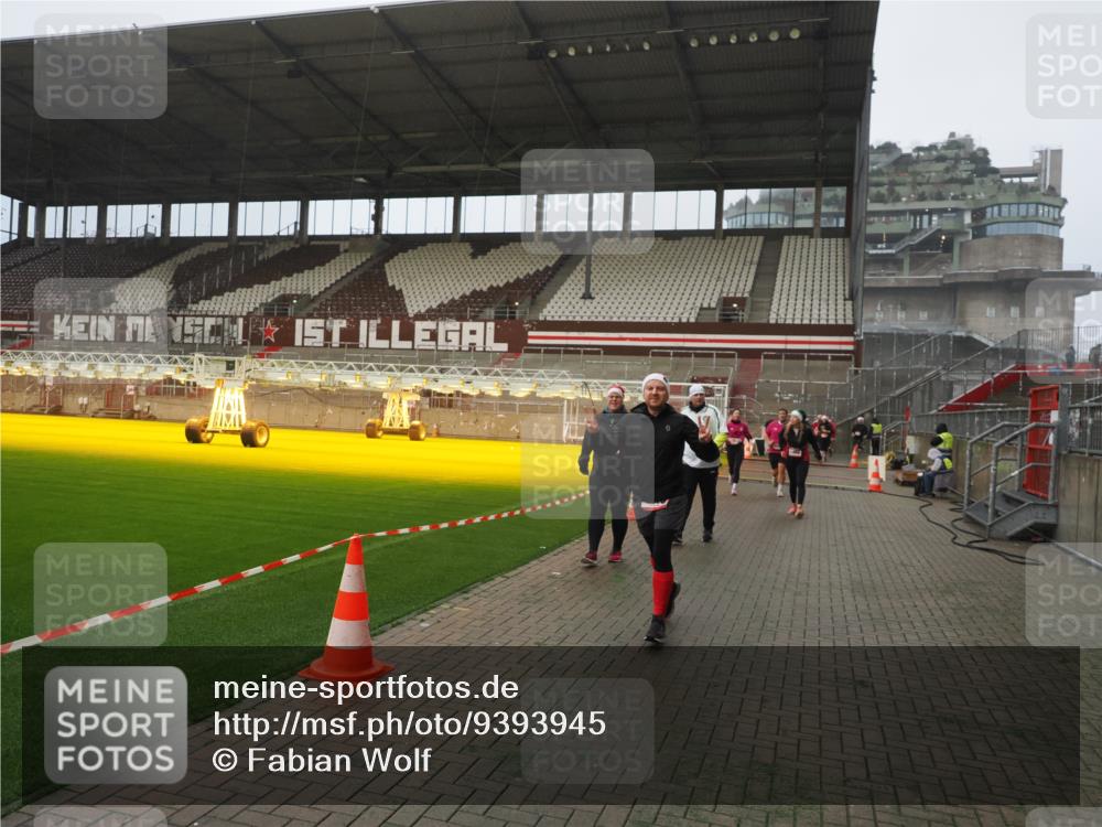 07.12.2025 - St. Pauli X-Mass-Run No. 15 Fabian Wolf http://msf.ph/oto/9393945 07.12.2025 10:22:01 Ziel 1488, 2944, 2945, 3999, 4000, 4321, 4322, 4323, 4415 meine-sportfotos.de