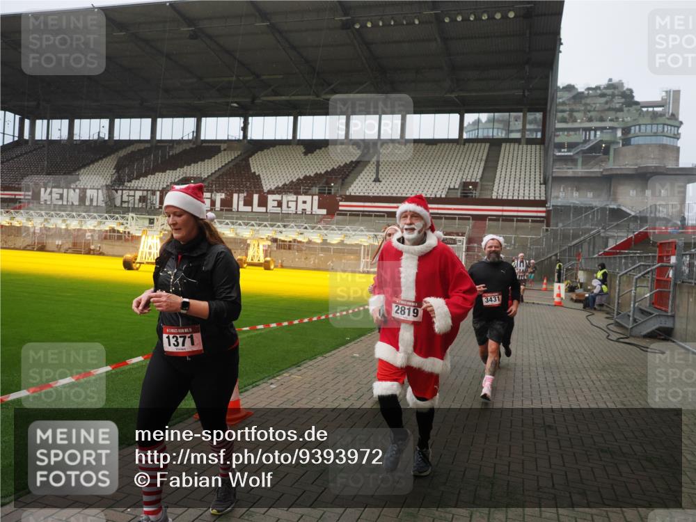 07.12.2025 - St. Pauli X-Mass-Run No. 15 Fabian Wolf http://msf.ph/oto/9393972 07.12.2025 10:22:12 Ziel 1371, 1488, 2817, 2818, 2819, 3431, 3736, 3999, 4000, 4321, 4322, 4323, 4415, 4774 meine-sportfotos.de