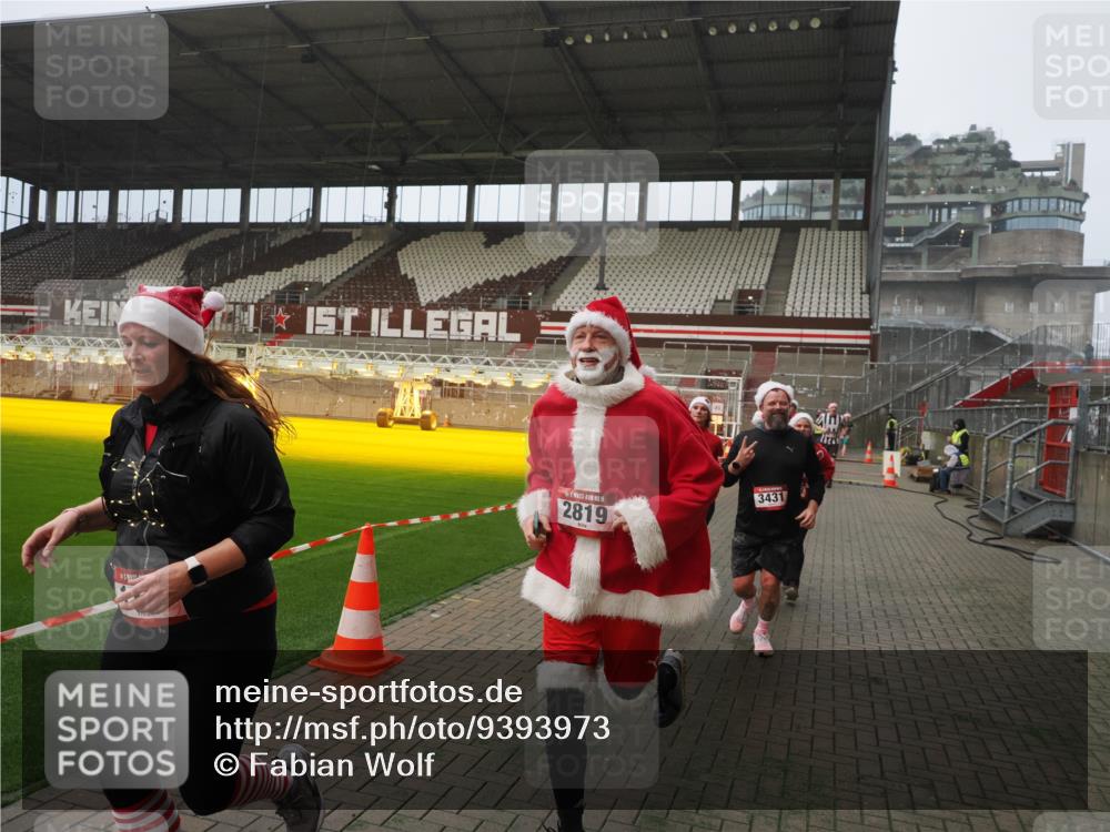 07.12.2025 - St. Pauli X-Mass-Run No. 15 Fabian Wolf http://msf.ph/oto/9393973 07.12.2025 10:22:12 Ziel 1371, 1488, 2817, 2818, 2819, 3431, 3736, 3999, 4000, 4321, 4322, 4323, 4415, 4774 meine-sportfotos.de
