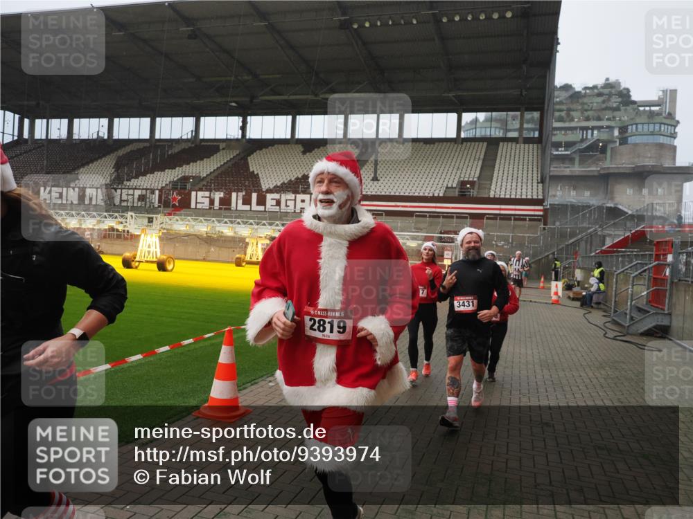 07.12.2025 - St. Pauli X-Mass-Run No. 15 Fabian Wolf http://msf.ph/oto/9393974 07.12.2025 10:22:12 Ziel 1371, 1488, 2817, 2818, 2819, 3431, 3736, 3999, 4000, 4321, 4322, 4323, 4415, 4774 meine-sportfotos.de