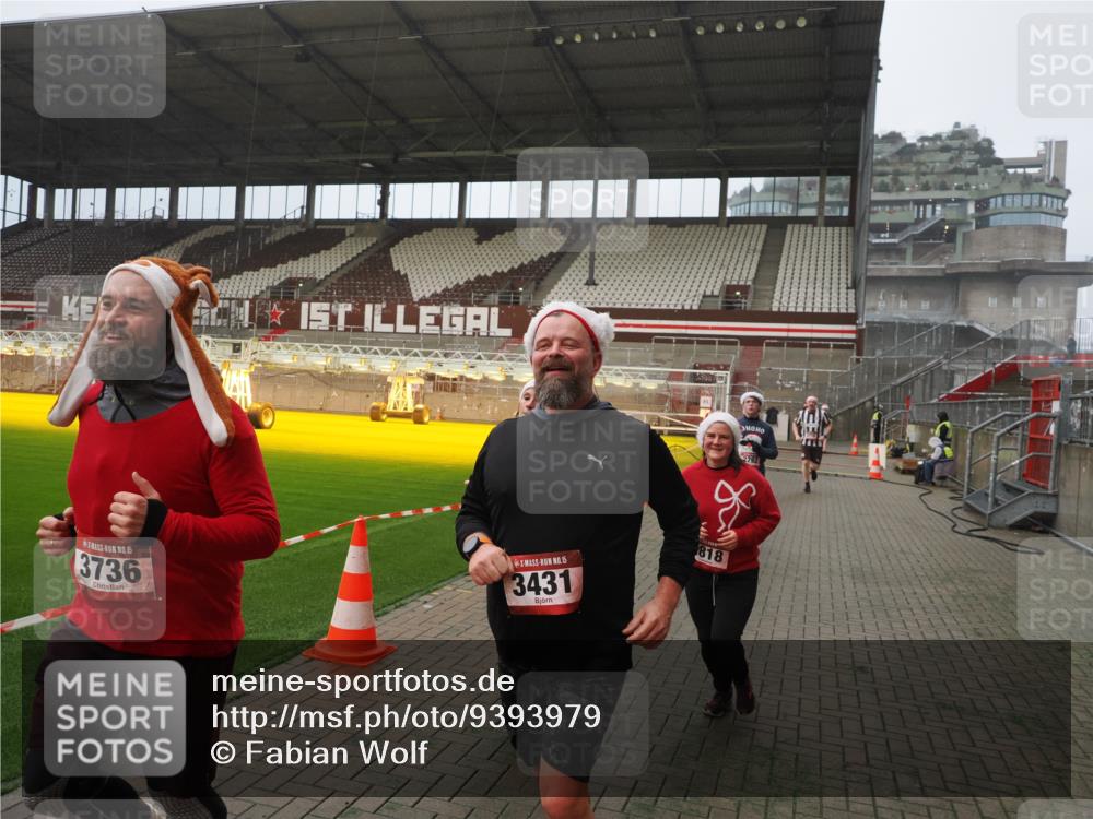 07.12.2025 - St. Pauli X-Mass-Run No. 15 Fabian Wolf http://msf.ph/oto/9393979 07.12.2025 10:22:13 Ziel 1371, 1488, 2817, 2818, 2819, 3431, 3736, 3999, 4000, 4415, 4774 meine-sportfotos.de