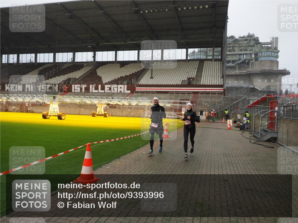 07.12.2025 - St. Pauli X-Mass-Run No. 15 Fabian Wolf http://msf.ph/oto/9393996 07.12.2025 10:22:24 Ziel 2184, 2817, 2818, 2819, 3431, 3736, 4771, 4774, 4781 meine-sportfotos.de